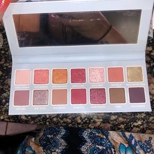 Kylie Cosmetic Chill baby Palette